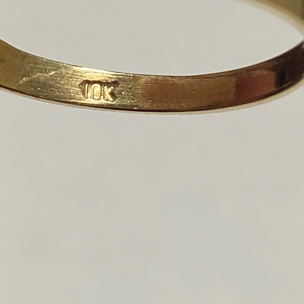 Green Peridot 10k Yellow Gold Ring size 7.5 - Picture 5 of 11